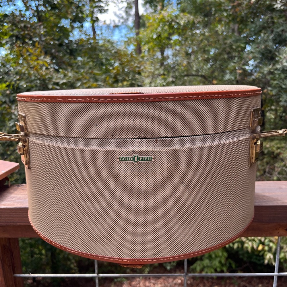 Hat box